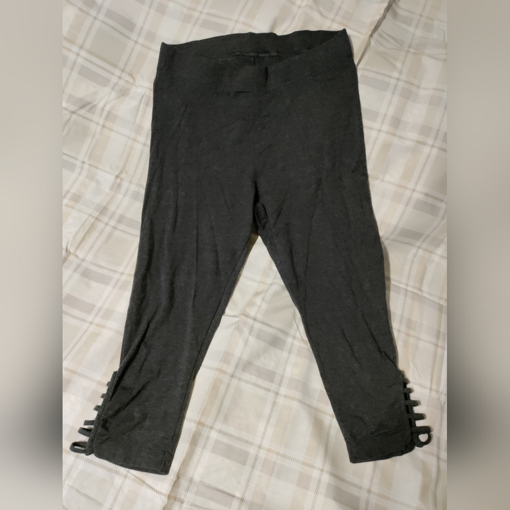 Old Navy Cropped Leggings w/ Lattice Detailing, Size Large